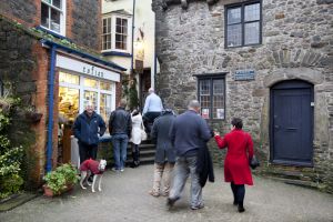 albie shop bridge st tenby sm.jpg